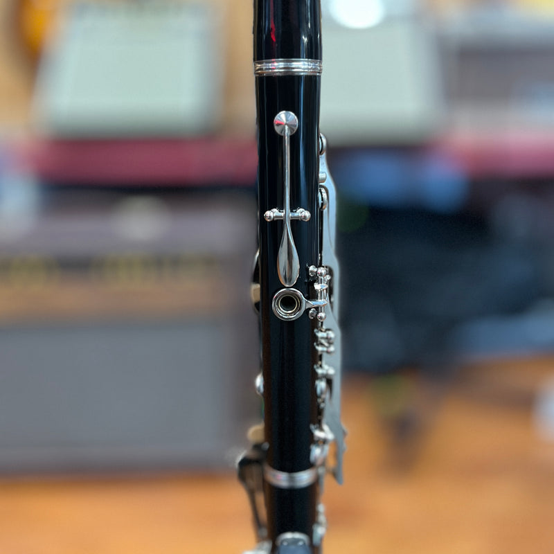 CERTIFIED USED Vito Student Clarinet Outfit, Made in USA - Serial C76574