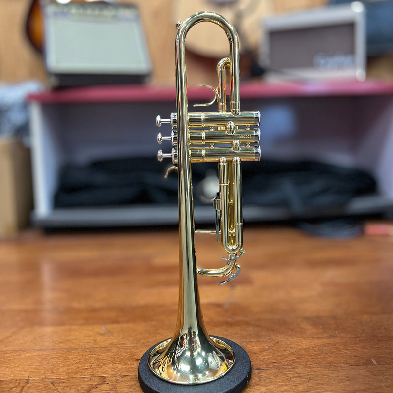 Eastern Music EM-200 Student Trumpet Outfit, Lacquer