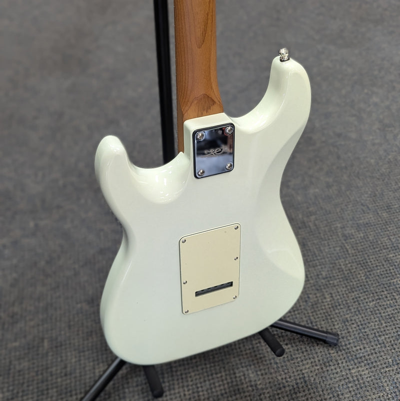 JET Guitars JS-300 OW Solidbody Strat-Style Guitar - Olympic White, Roasted Maple Neck