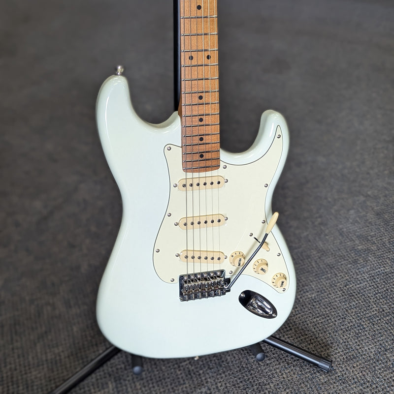 JET Guitars JS-300 OW Solidbody Strat-Style Guitar - Olympic White, Roasted Maple Neck