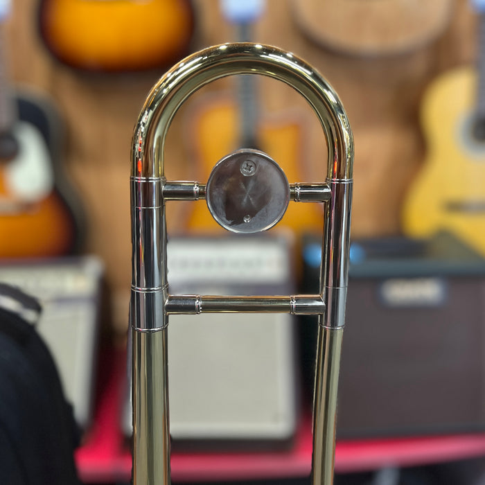 Strauss 6300 Bb Tenor Trombone Outfit, Brass Lacquer