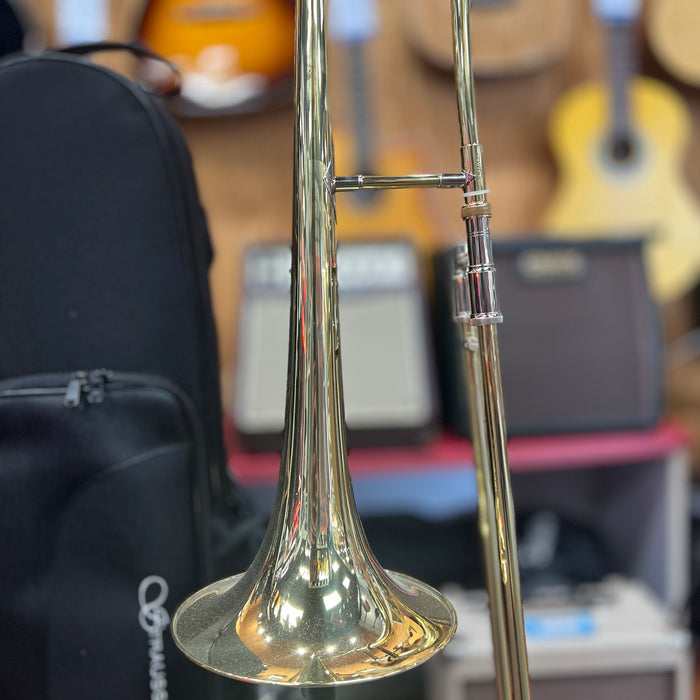 Strauss 6300 Bb Tenor Trombone Outfit, Brass Lacquer