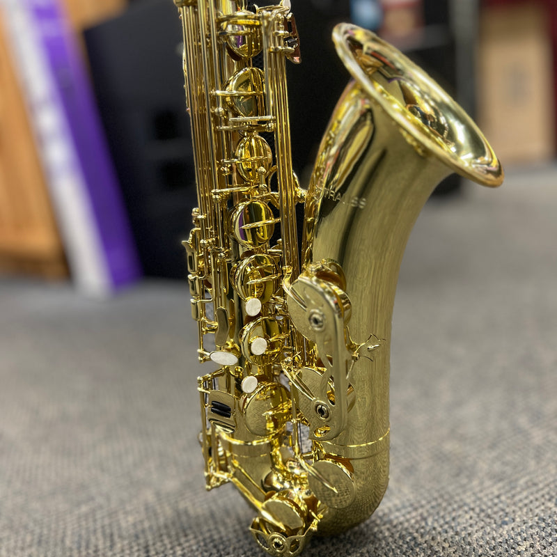 Strauss 6300 Student Tenor Saxophone Outfit, Lacquer