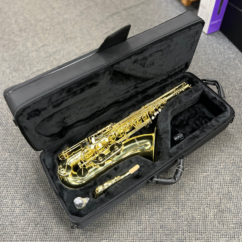 Strauss 6300 Student Tenor Saxophone Outfit, Lacquer