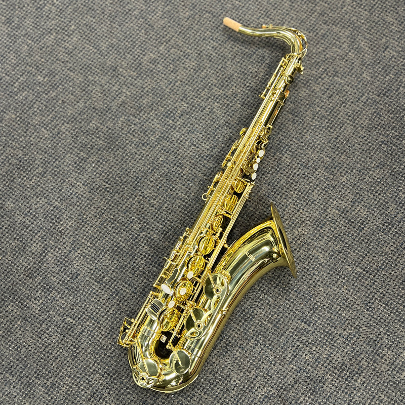 Strauss 6300 Student Tenor Saxophone Outfit, Lacquer