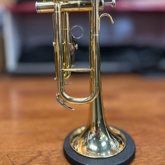 Strauss 6300 Student Trumpet Outfit with Case and Mouthpiece