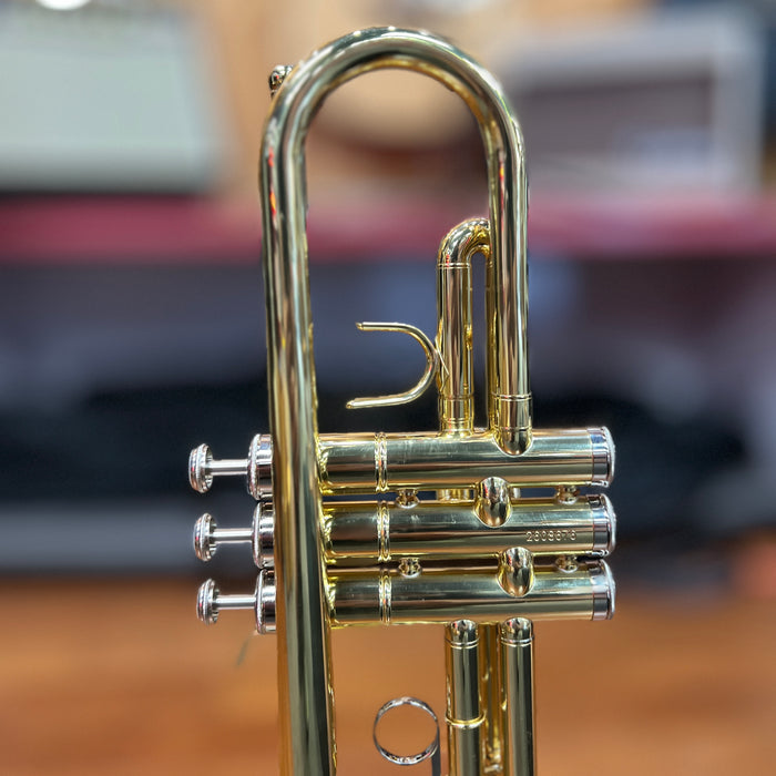 Strauss 6300 Student Trumpet Outfit with Case and Mouthpiece