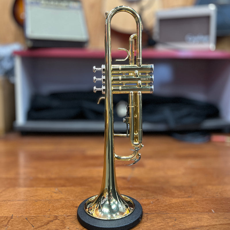 Strauss 6300 Student Trumpet Outfit with Case and Mouthpiece
