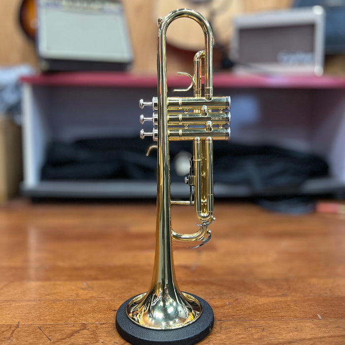 Strauss 6300 Student Trumpet Outfit with Case and Mouthpiece