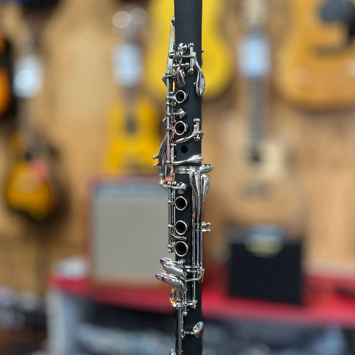 Strauss 6400 Deluxe Bb Clarinet Outfit w/ Case and Mouthpiece