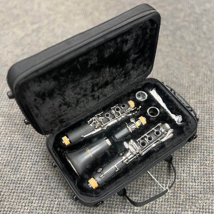 Strauss 6400 Deluxe Bb Clarinet Outfit w/ Case and Mouthpiece