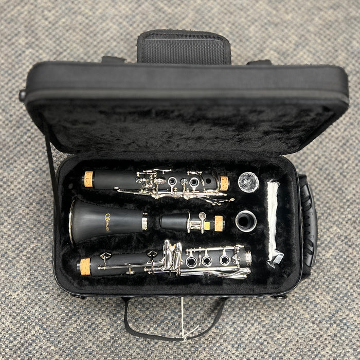 Strauss 6400 Deluxe Bb Clarinet Outfit w/ Case and Mouthpiece