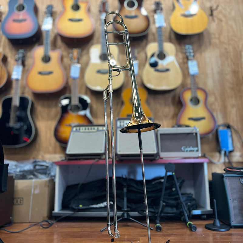 Strauss 6400 F-Rotor Bb/F Trombone Outfit, Brass Lacquer