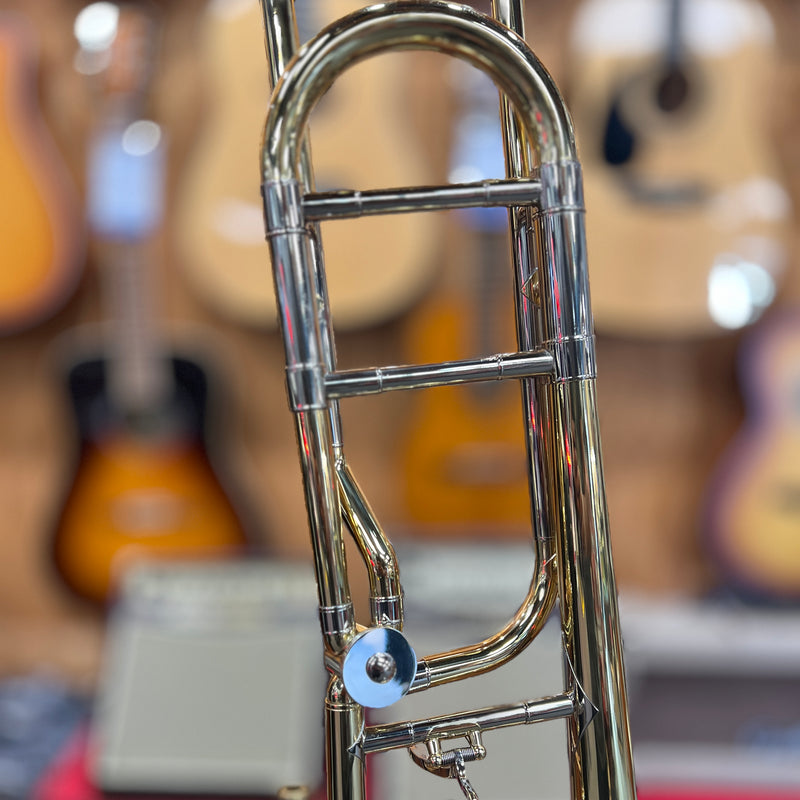 Strauss 6400 F-Rotor Bb/F Trombone Outfit, Brass Lacquer