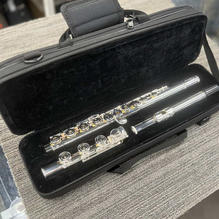 Strauss Milan Intermediate Silver Open-hole Flute Outfit, Low B