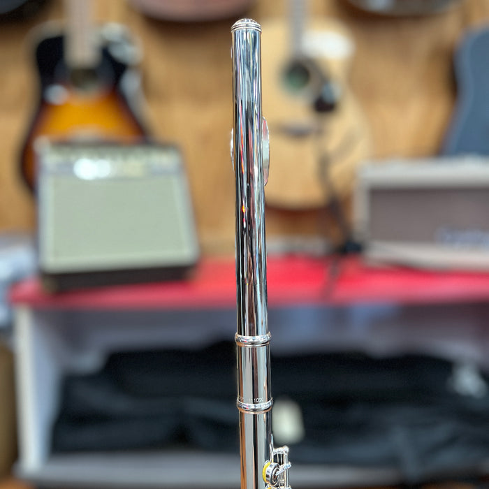 Strauss Milan Intermediate Silver Open-hole Flute Outfit, Low B