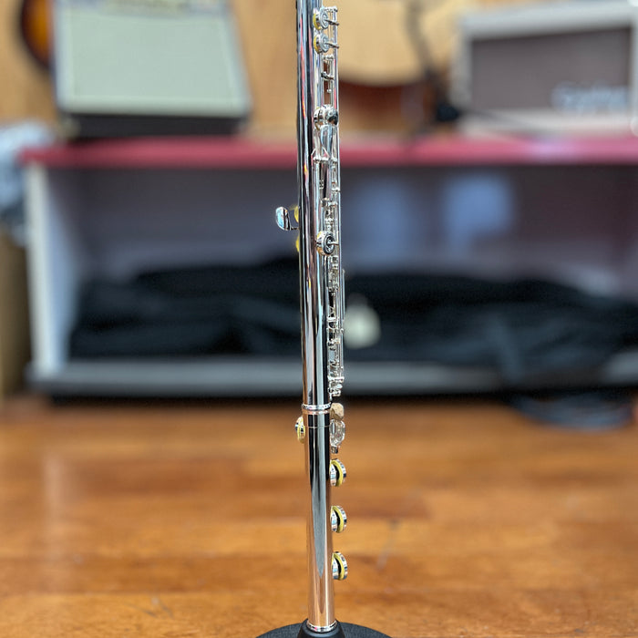 Strauss Milan Intermediate Silver Open-hole Flute Outfit, Low B