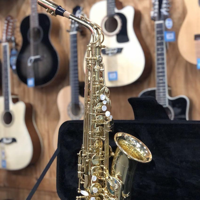 Strauss Super 70 Intermediate Alto Saxophone Outfit, Gold Lacquer
