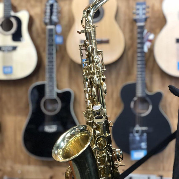 Strauss Super 70 Intermediate Alto Saxophone Outfit, Gold Lacquer