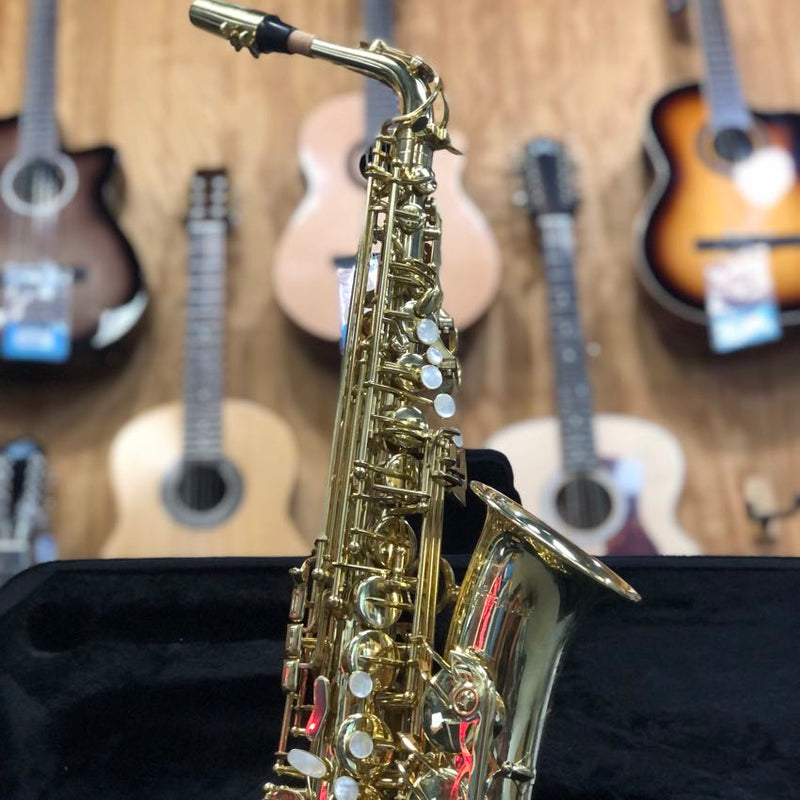 Strauss Super 70 Intermediate Alto Saxophone Outfit, Gold Lacquer