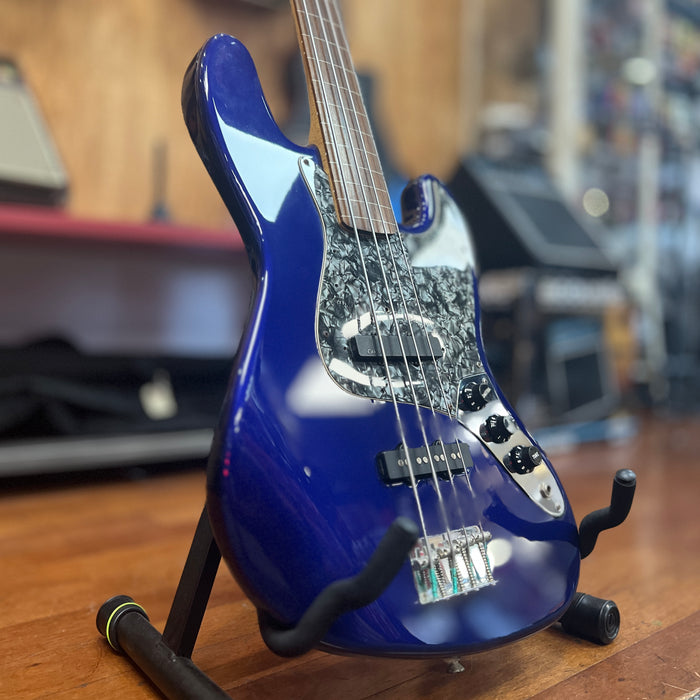 USED 1999 Fender MIM Fretless Electric Jazz Bass, Blue