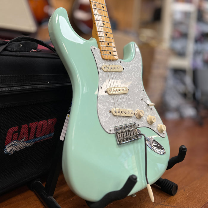 USED 2006 Fender MIM Stratocaster, Sea Foam Green/ w Gator Lite Lear Case