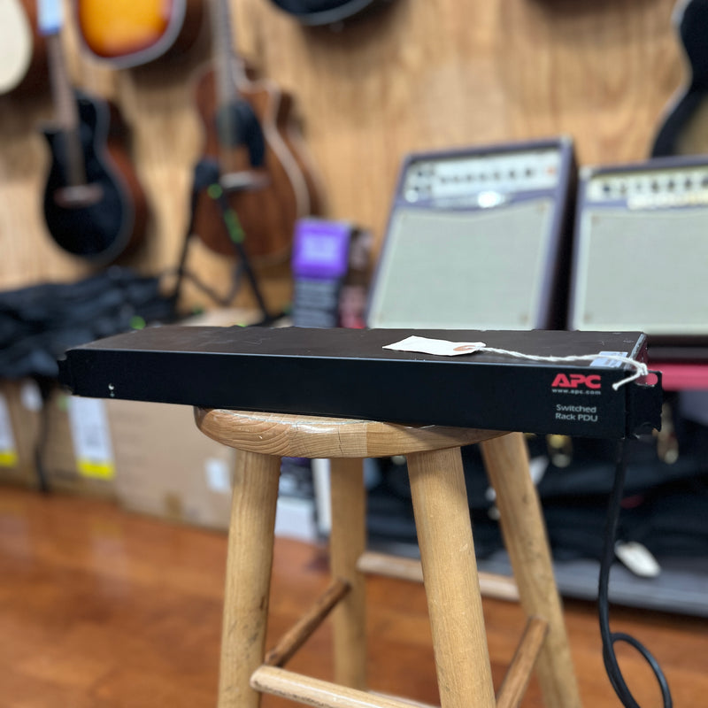 USED APC Switched Rack PDU 8 Outlet