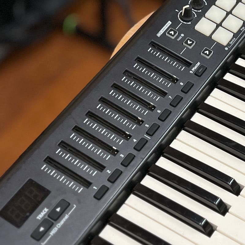 USED AS-IS Novation Launchkey 49 MKII USB MIDI Keyboard Controller