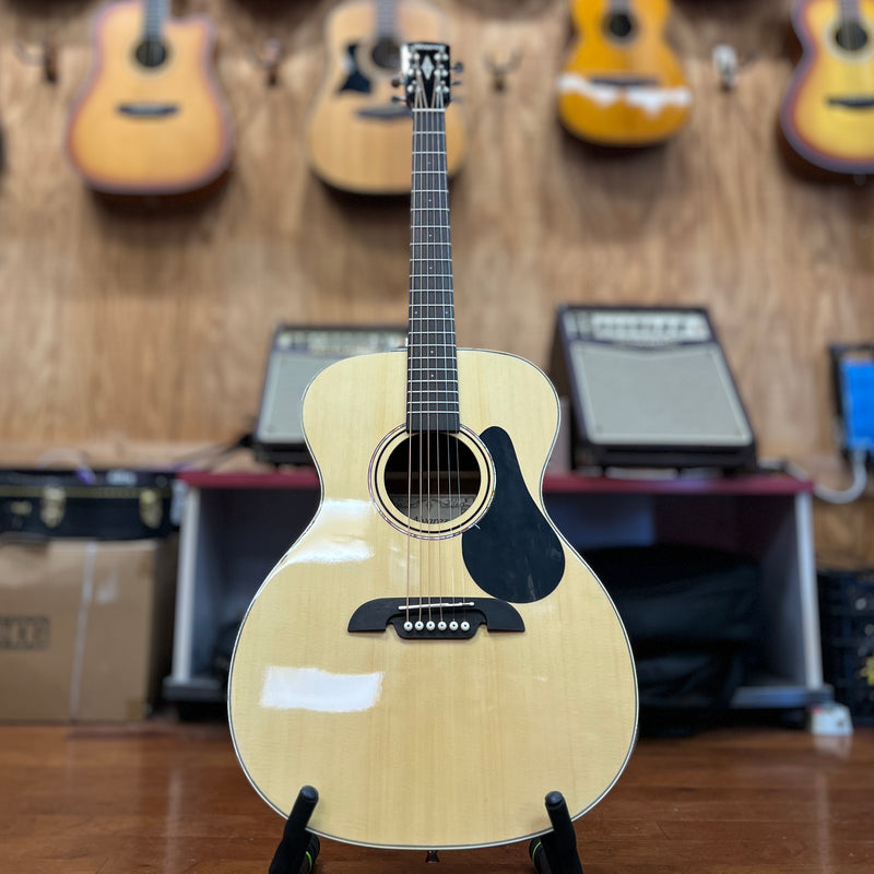 USED Alvarez RF26 Regent Series Folk/OM Acoustic Guitar, Natural