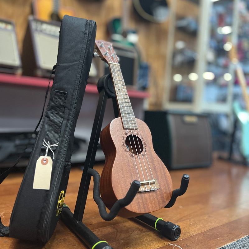 USED Amahi UK210S Soprano Mahogany Ukulele with Deluxe Bag