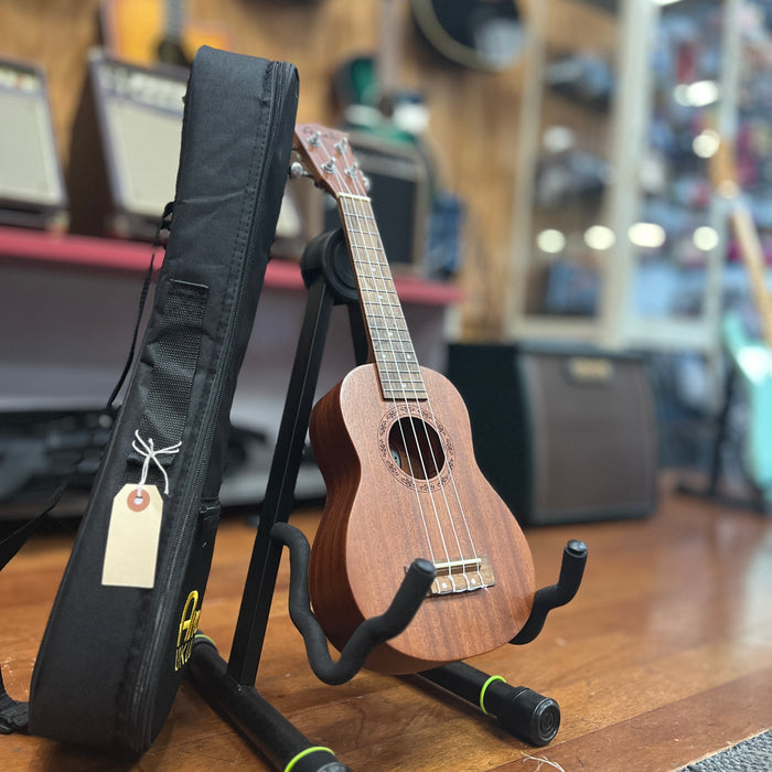 USED Amahi UK210S Soprano Mahogany Ukulele with Deluxe Bag
