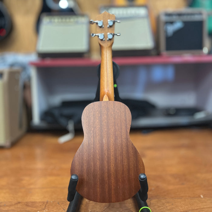 USED Amahi UK210S Soprano Mahogany Ukulele with Deluxe Bag