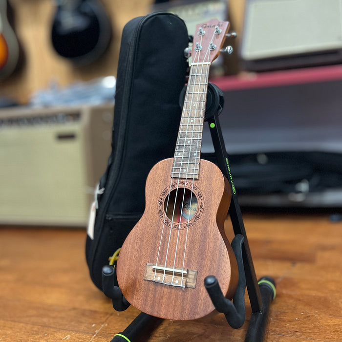 USED Amahi UK210S Soprano Mahogany Ukulele with Deluxe Bag