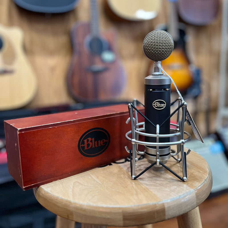 USED BLUE Baby Bottle Microphone and shock mount