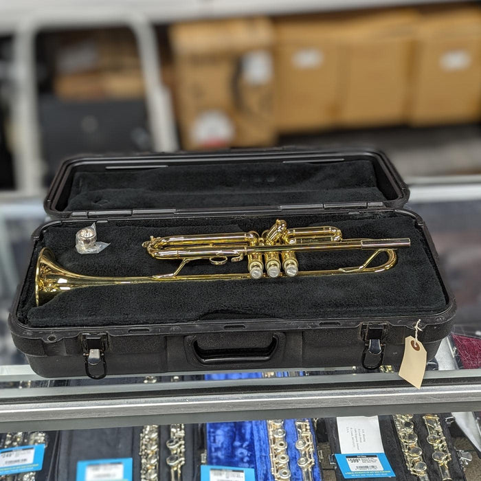 USED Bach 1530 Student Trumpet Outfit
