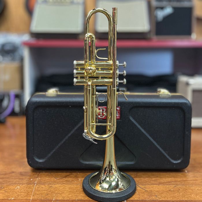 USED Bach TR300H2 Trumpet Outfit, Brass Lacquer - 561328