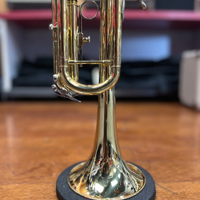 USED Bach TR300H2 Trumpet Outfit, Brass Lacquer - 561328