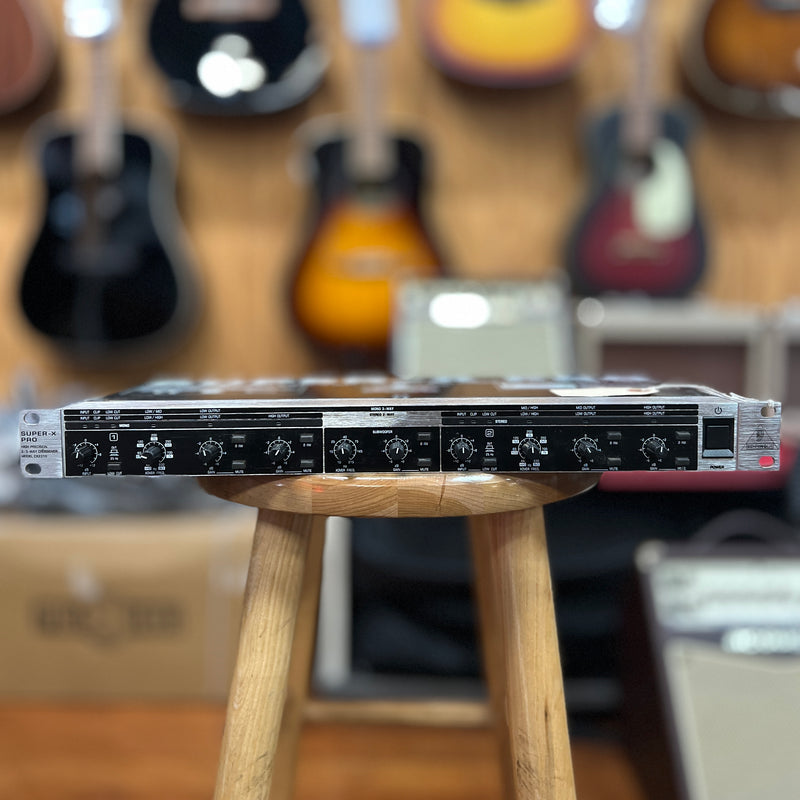 USED Behringer CX2310  Stereo 2 way mono 3 way Crossover