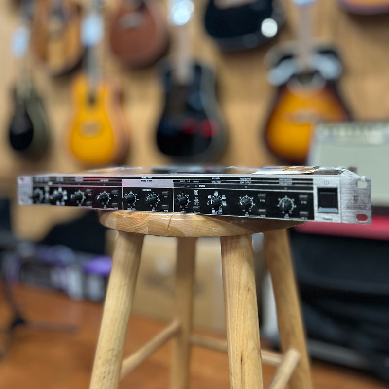 USED Behringer CX2310  Stereo 2 way mono 3 way Crossover