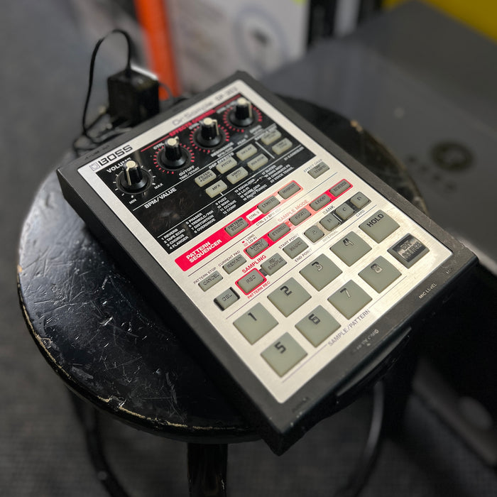 USED Boss SP-303 Dr. Sample Portable Phrase Sampler w/ Card