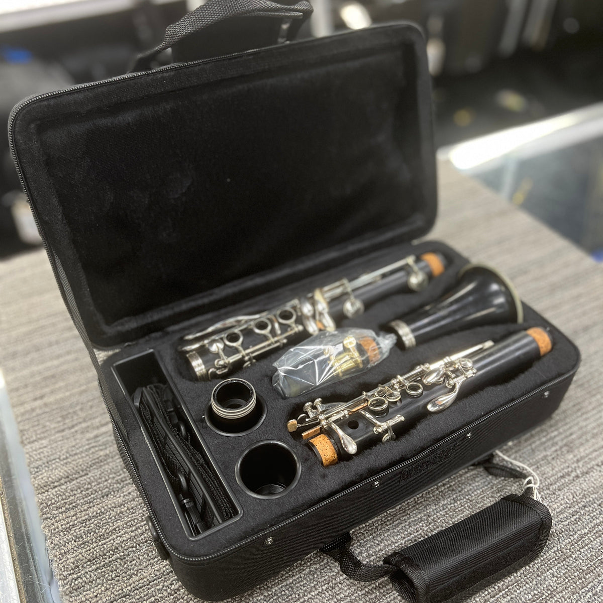 USED Buffet Crampon E11 Intermediate Wood Outfit, Ma