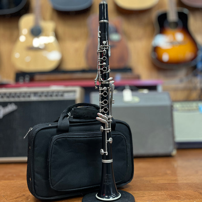 USED Bundy Bb Clarinet Outfit