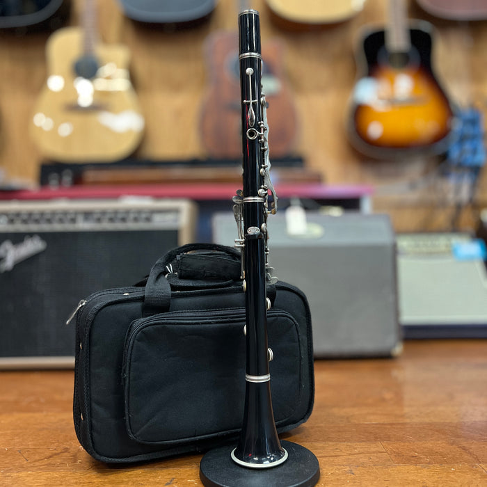 USED Bundy Bb Clarinet Outfit