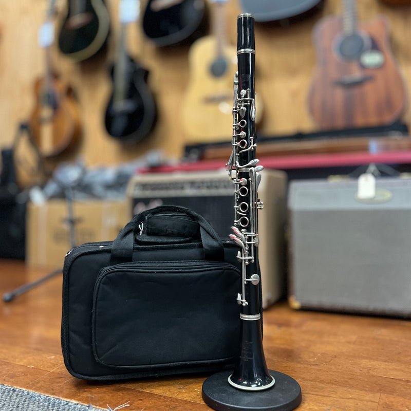USED Bundy Bb Clarinet Outfit