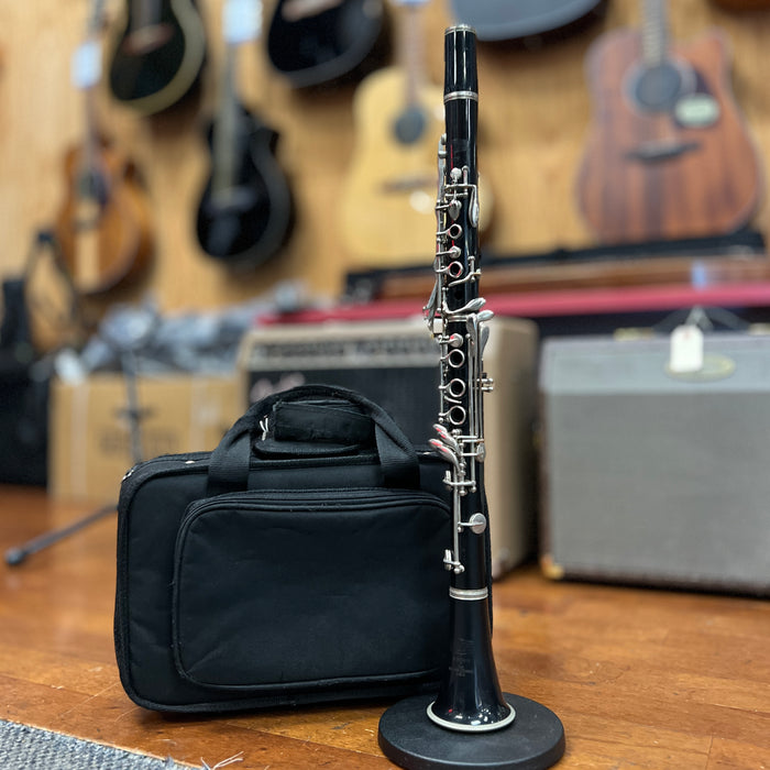 USED Bundy Bb Clarinet Outfit