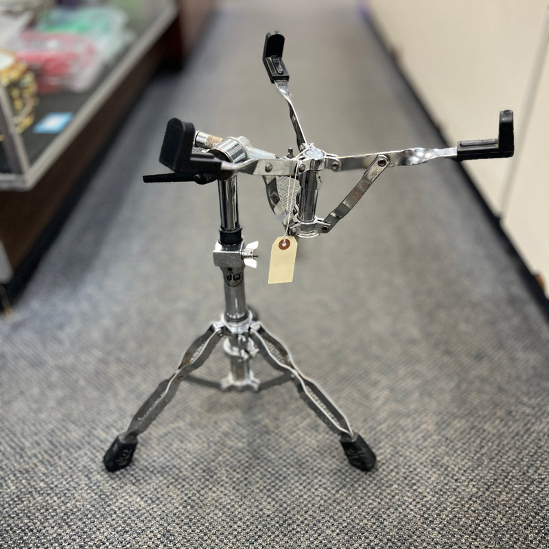 USED DW 9000 Series Snare Drum Stand