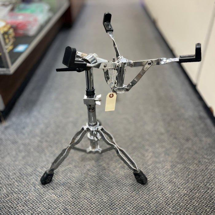 USED DW 9000 Series Snare Drum Stand