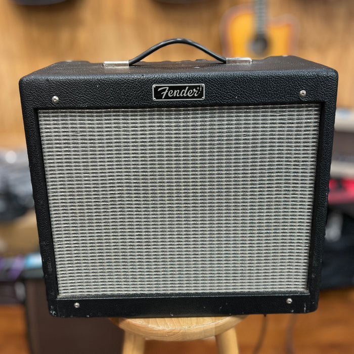 USED Fender Blues Junior 15-Watt 1x12 Tube Guitar Combo Amplifier
