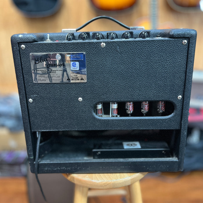 USED Fender Blues Junior 15-Watt 1x12 Tube Guitar Combo Amplifier