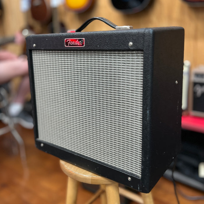 USED Fender Blues Junior 15-Watt 1x12 Tube Guitar Combo Amplifier